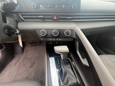 2025 Hyundai Elantra SE